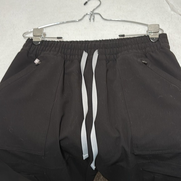 Figs Black Cargo Pants with Relaxed Fit - Picture 3 of 9